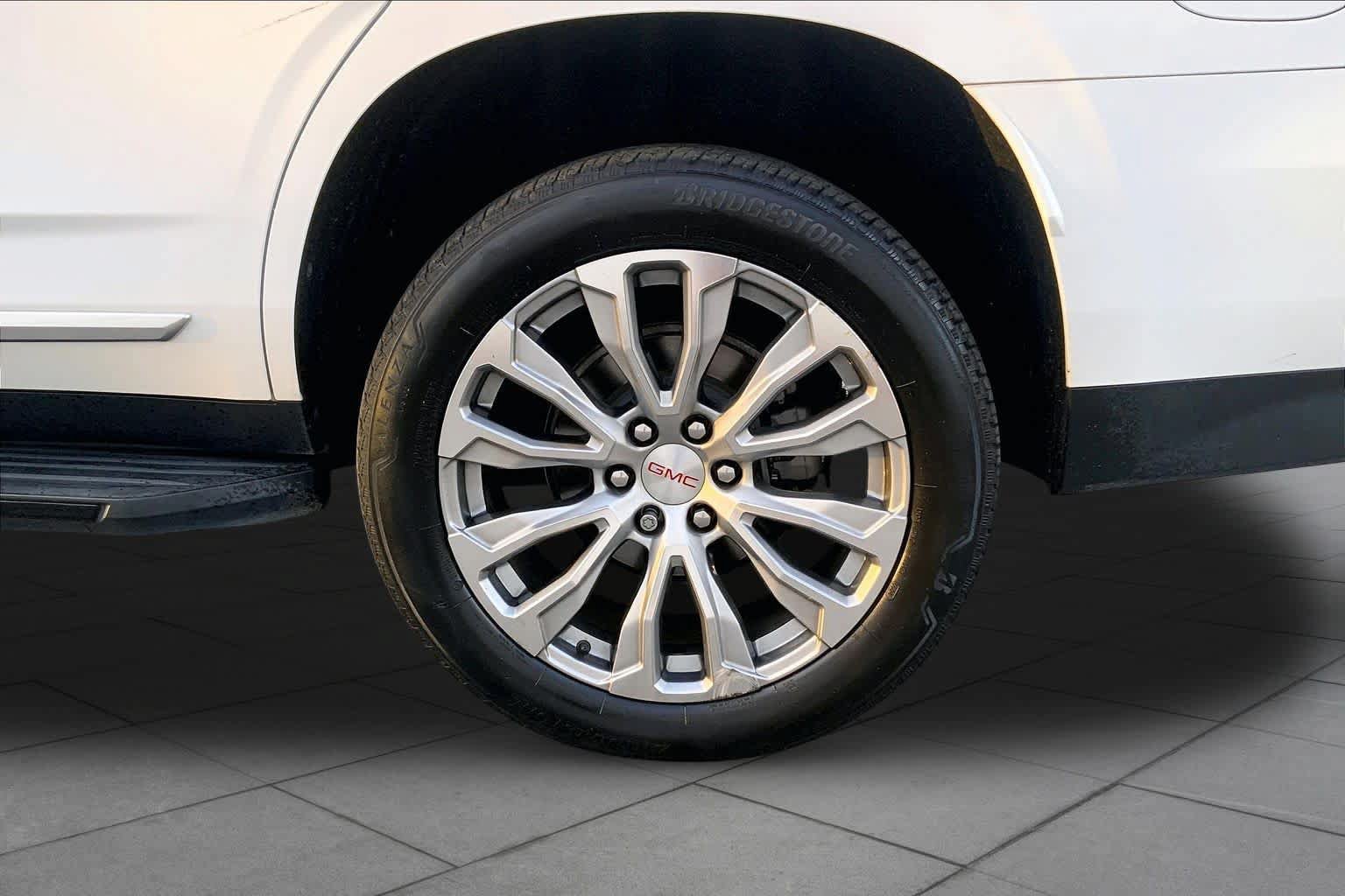 Used 2022 GMC Yukon Denali RWD image 9