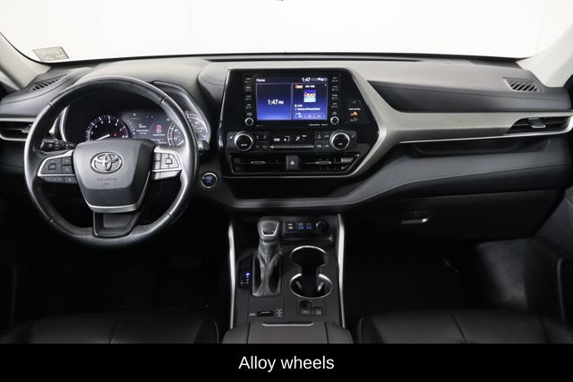Used 2022 Toyota Highlander XLE FWD image 13