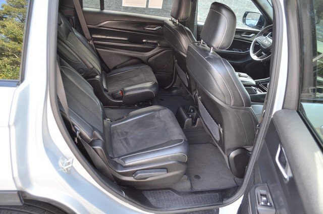 Used 2023 Jeep Grand Cherokee L Laredo image 35