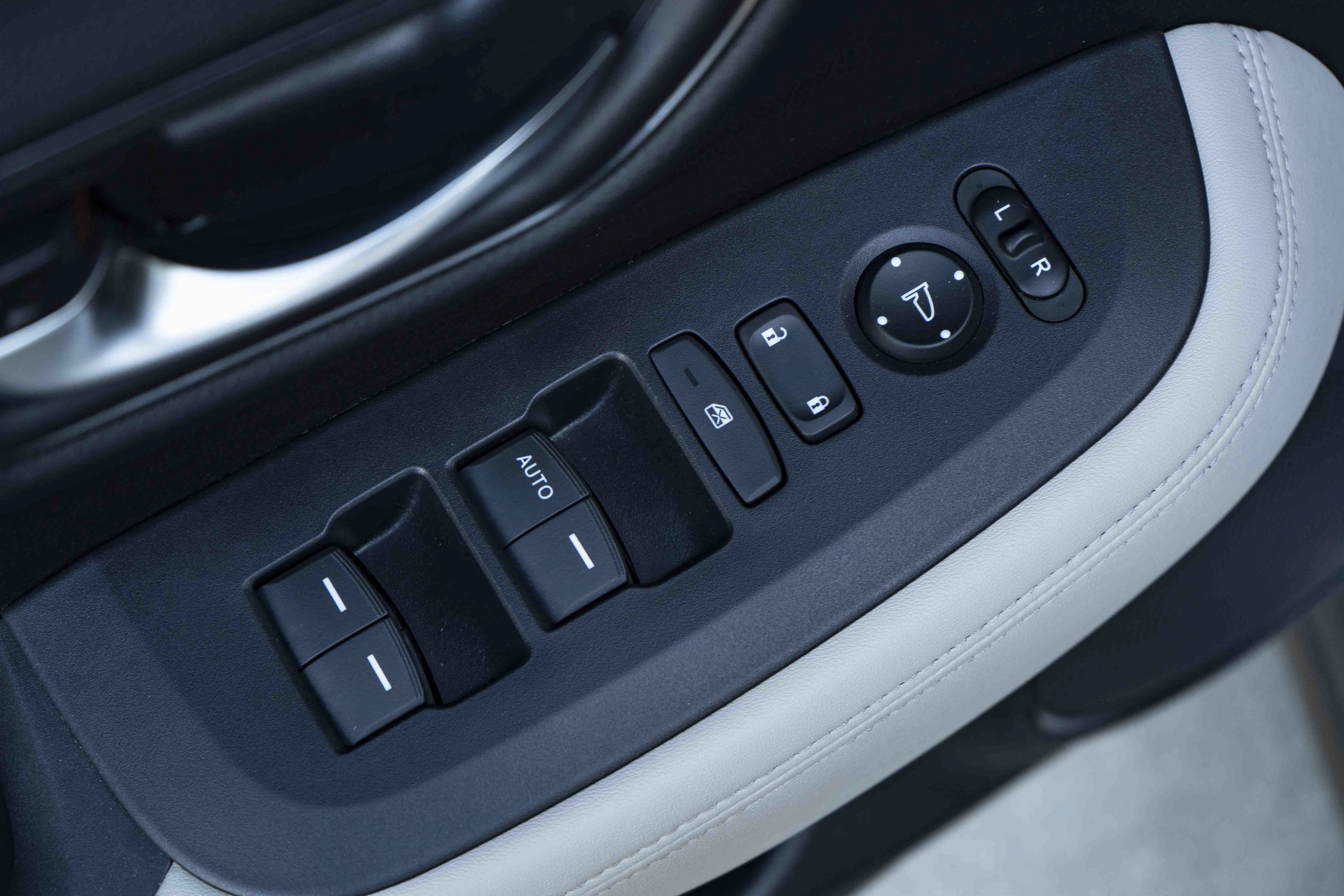 Used 2024 Honda HR-V LX image 38