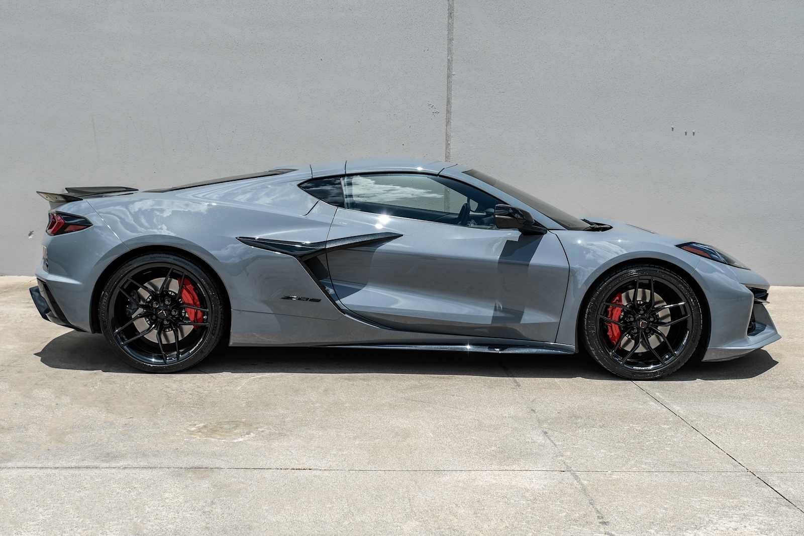 Used 2025 Chevrolet Corvette Z06 RWD image 7