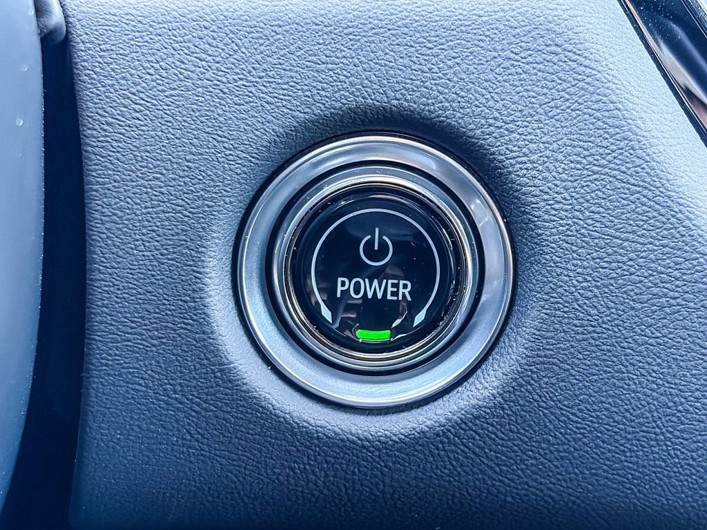 Certified 2025 Cadillac Lyriq Luxury image 25