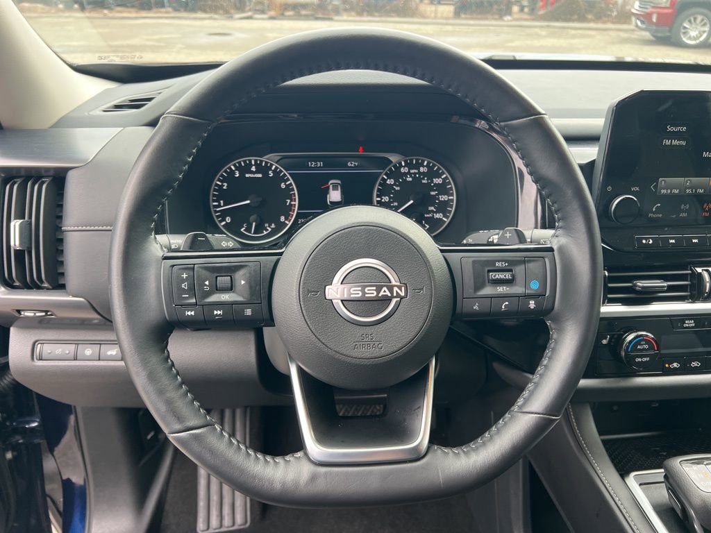 Used 2024 Nissan Pathfinder SL image 15