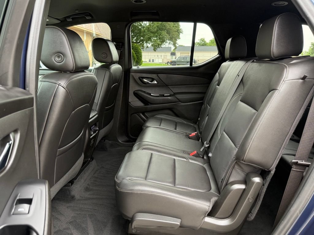 Used 2023 Chevrolet Traverse LT w/ Rear Camera Mirror Package AWD/4WD image 12