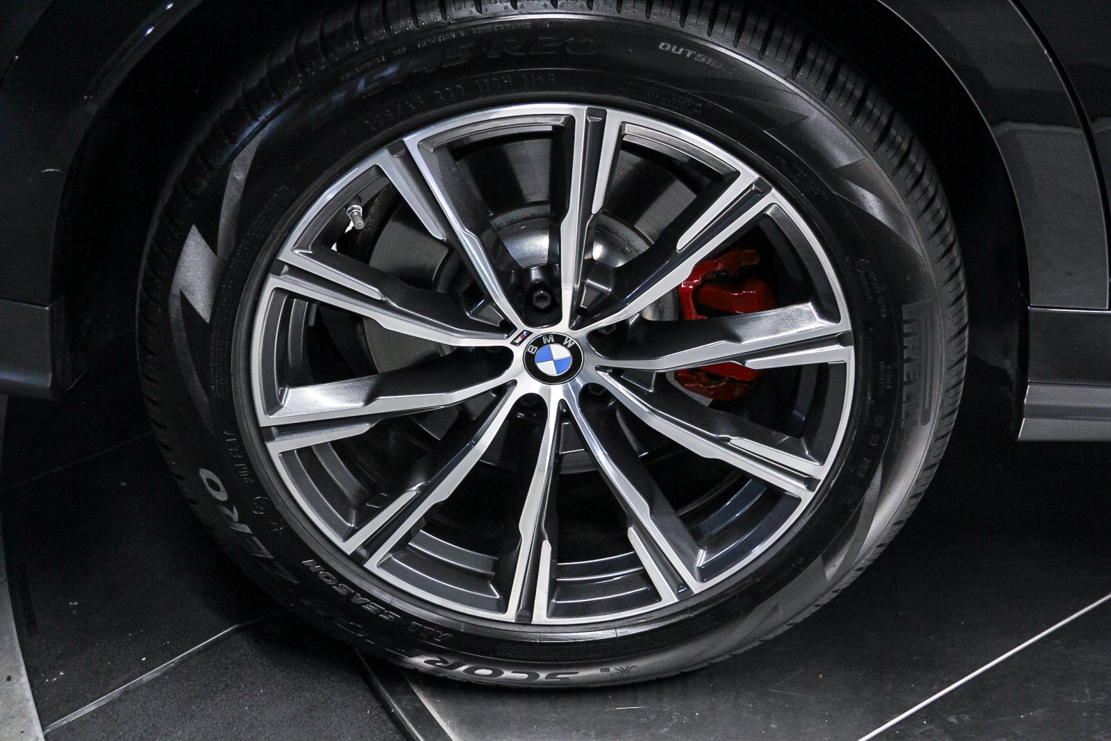Used 2025 BMW X6 M60i AWD/4WD image 8