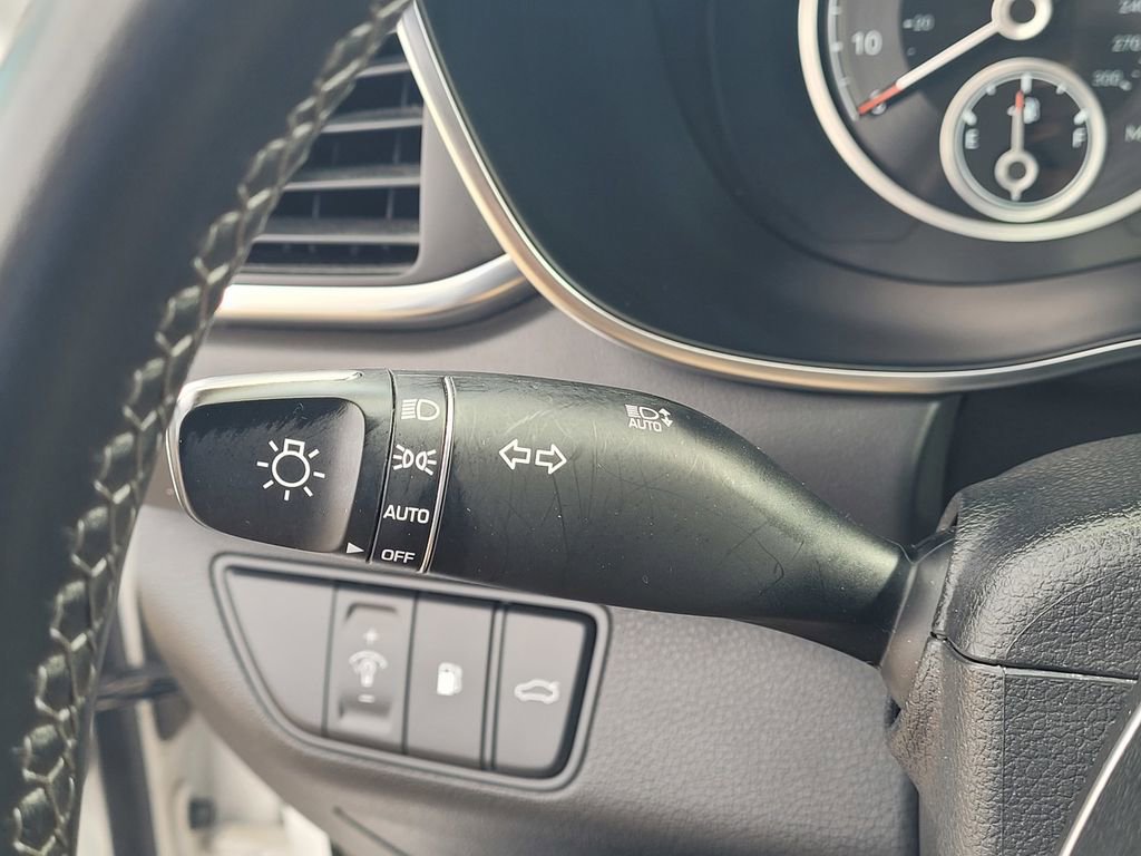 Used 2023 Genesis G70 2.0T image 16