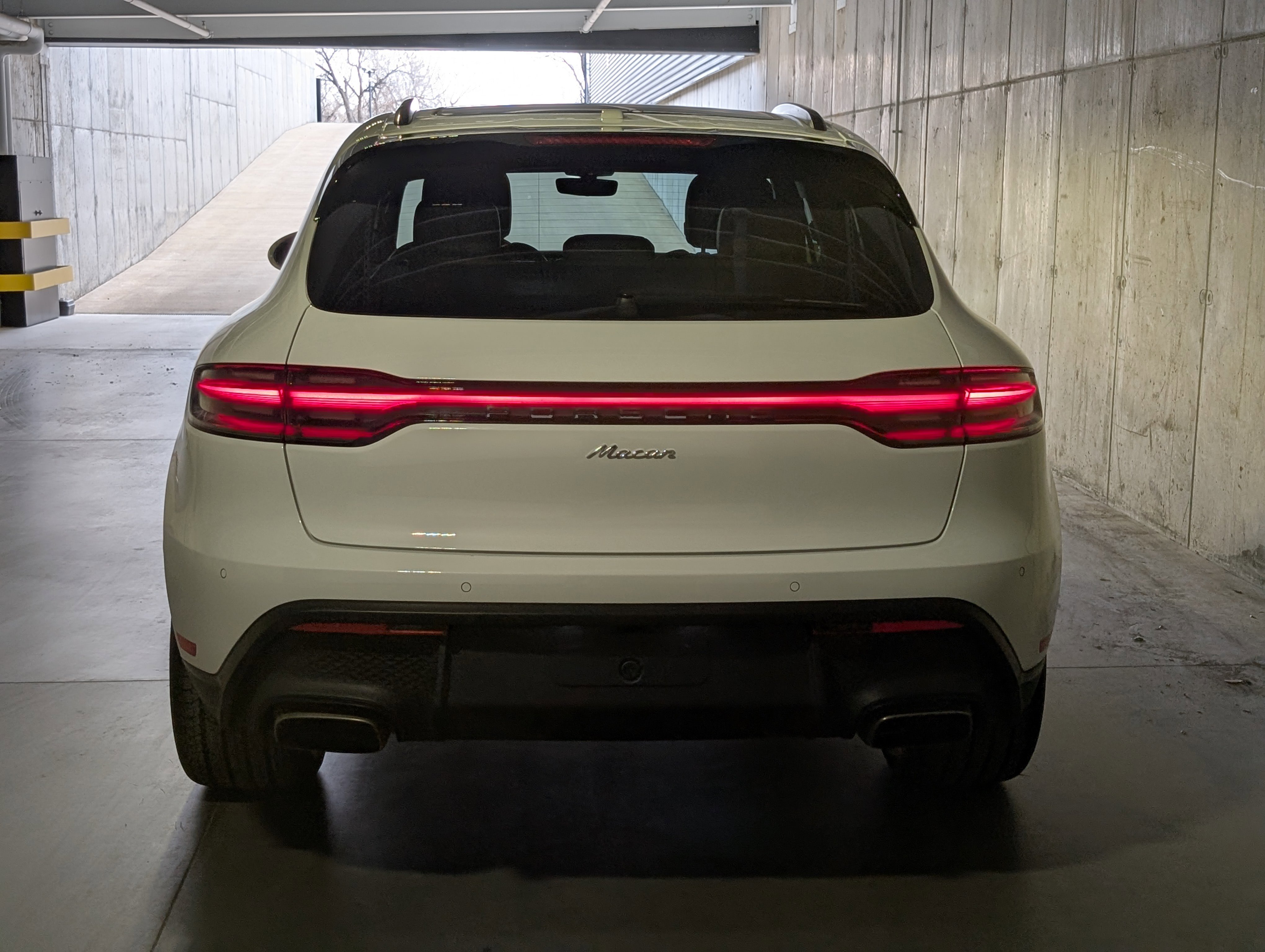 Certified 2025 Porsche Macan image 13