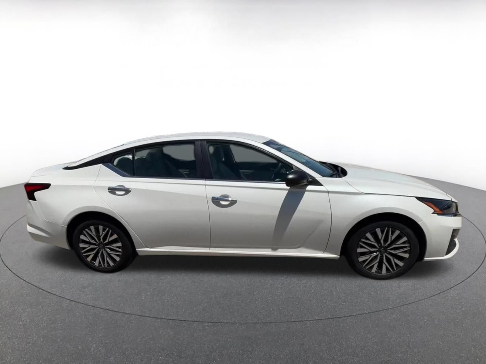 Used 2025 Nissan Altima 2.5 SV FWD image 16