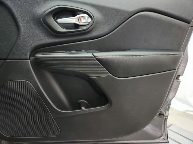 Used 2016 Jeep Cherokee Limited AWD/4WD image 30