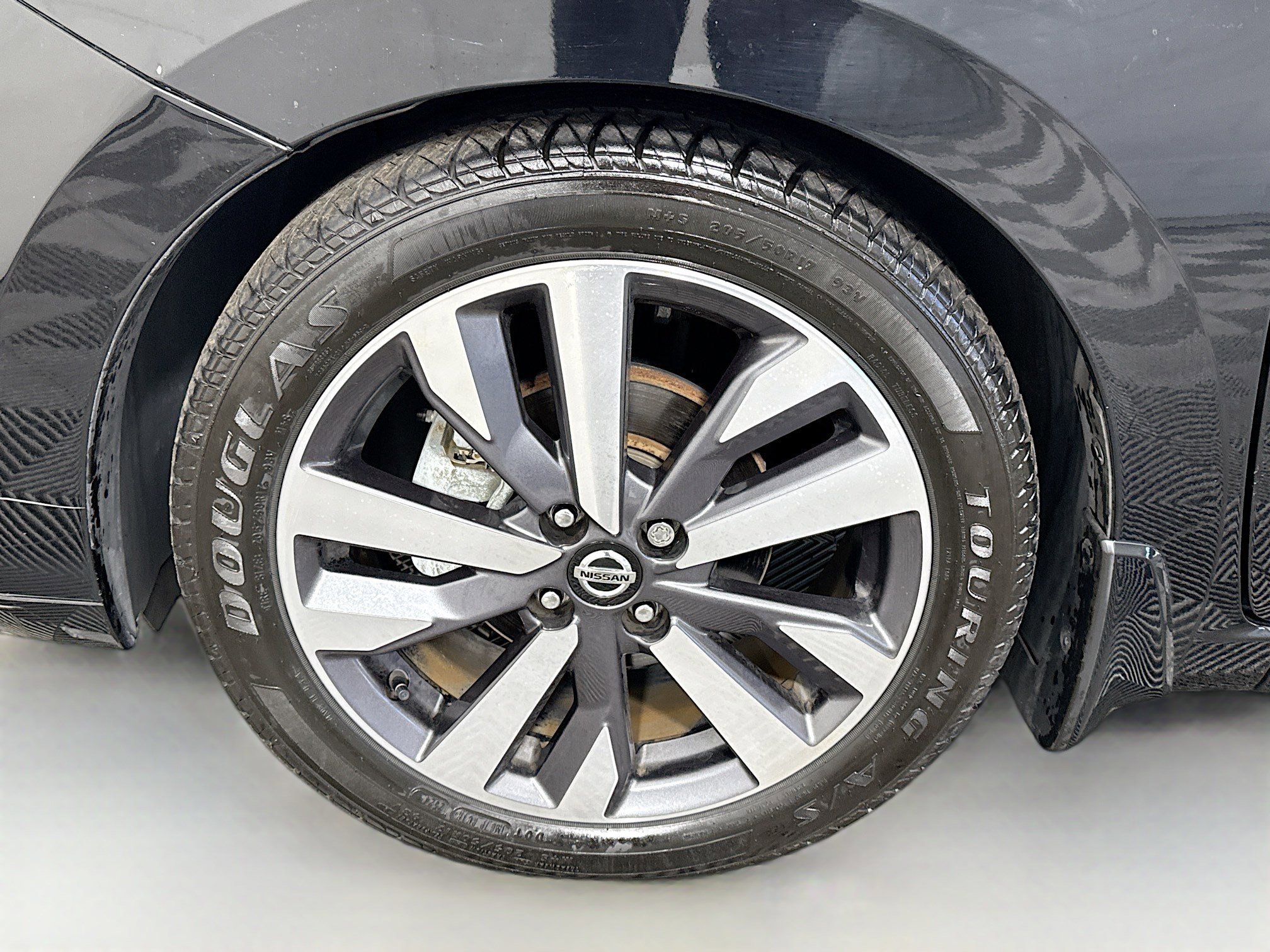 Used 2020 Nissan Versa SR image 38