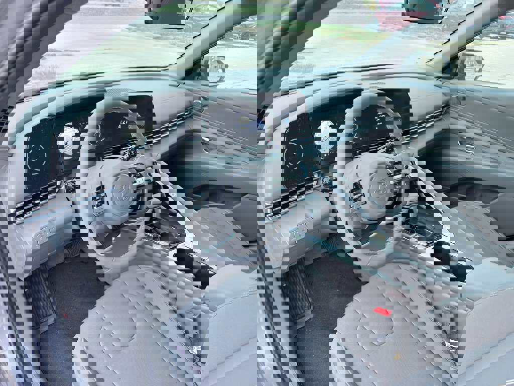 New 2025 Hyundai Elantra SEL image 12