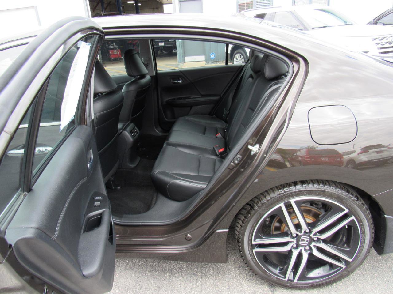 Used 2016 Honda Accord Touring image 37