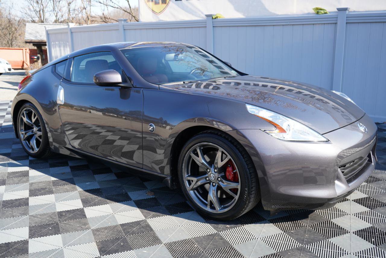 Used 2010 Nissan 370Z Touring w/ Sport Pkg video 2