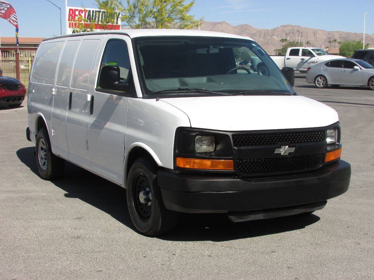 Used 2012 Chevrolet Express 1500 RWD image 2