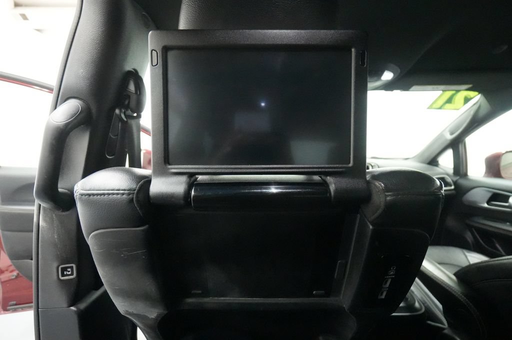 Used 2021 Chrysler Pacifica Touring-L w/ Uconnect Theater Family Group AWD/4WD image 21