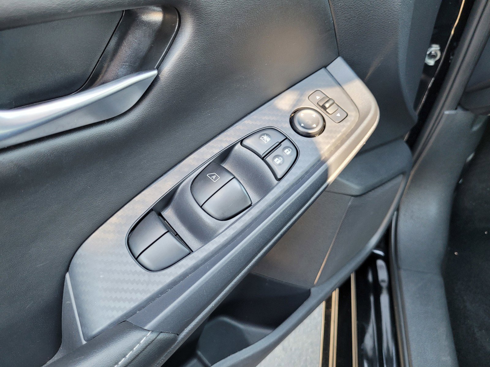 Used 2025 Nissan Sentra SV image 26