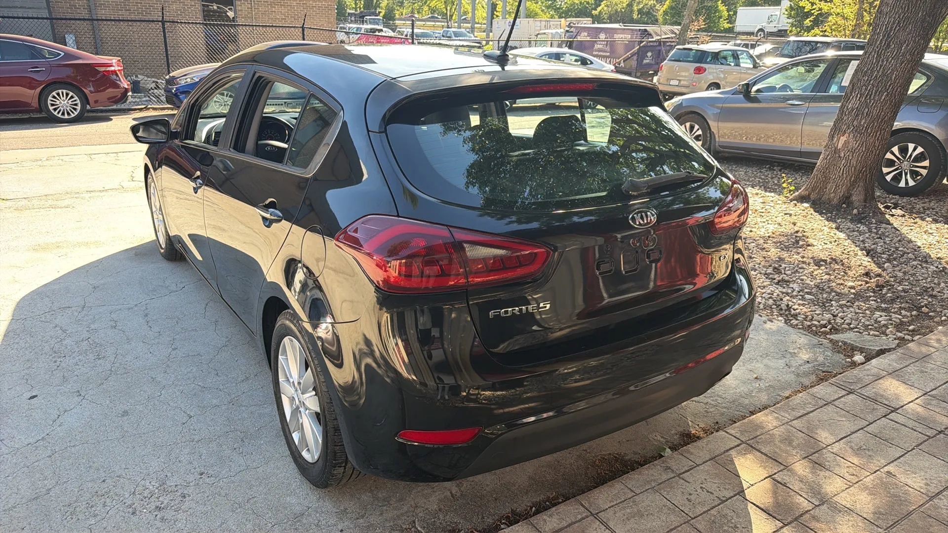 Used 2015 Kia Forte EX w/ EX Premium Package FWD image 3