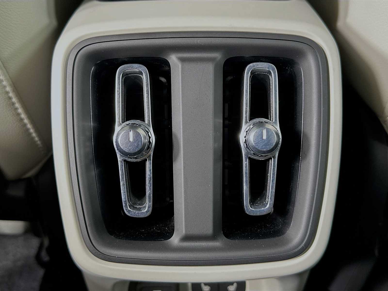 Used 2026 Volvo XC40 B5 Ultra w/ Climate Package AWD/4WD image 24