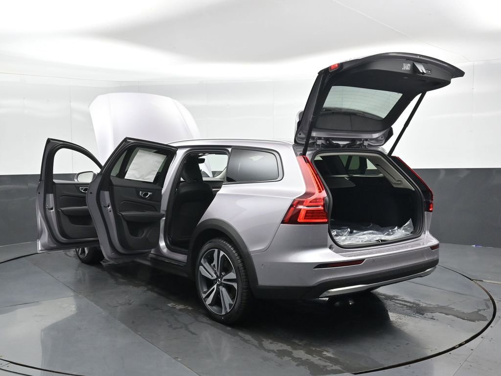 New 2026 Volvo V60 B5 Cross Country Plus w/ Climate Package image 47
