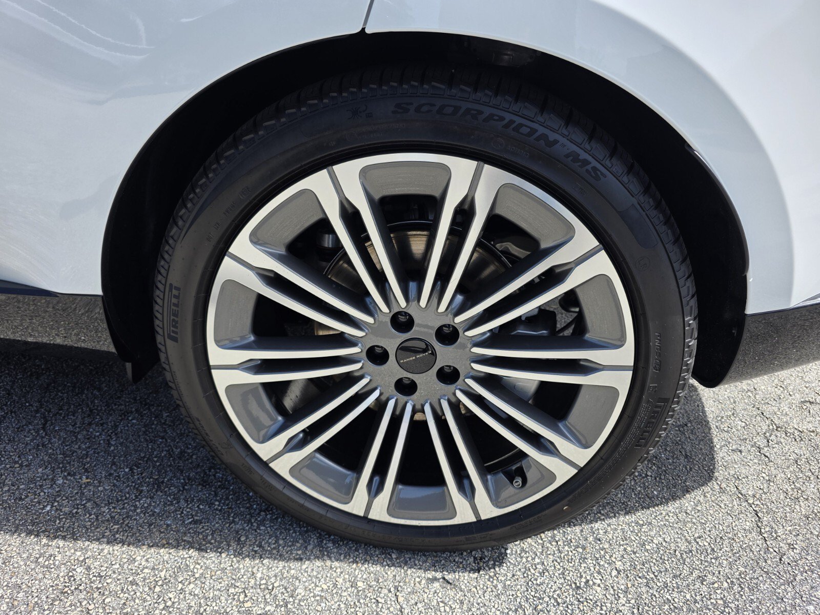New 2026 Land Rover Range Rover Long Wheelbase SE AWD/4WD image 9