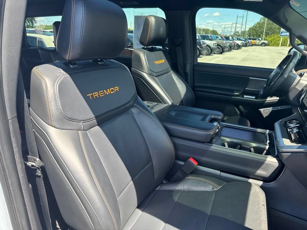 Used 2025 Ford Expedition Tremor AWD/4WD image 44