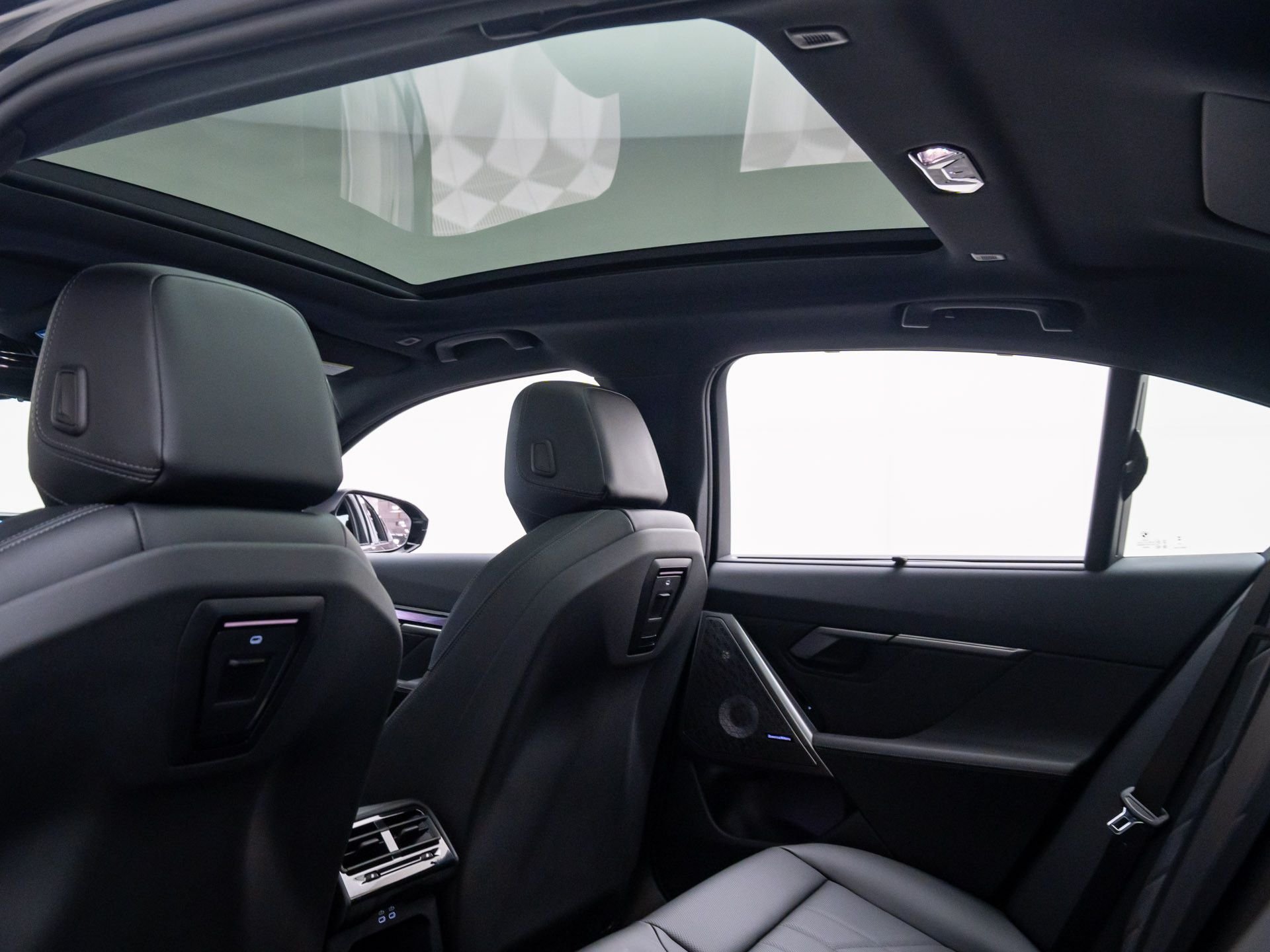 New 2026 BMW 530i xDrive AWD/4WD image 18