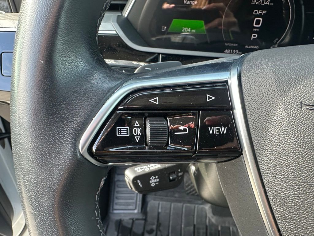 Used 2022 Audi e-tron Premium Plus w/ Premium Plus Package image 19