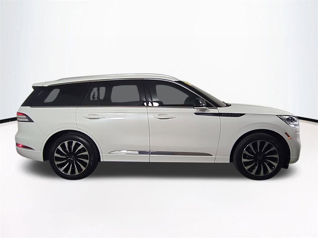 Used 2023 Lincoln Aviator Black Label Grand Touring image 4
