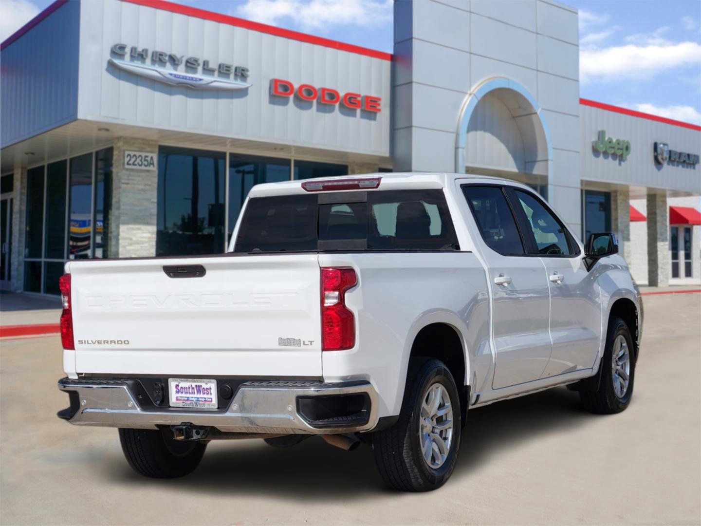 Used 2021 Chevrolet Silverado 1500 LT w/ Max Trailering Package image 5
