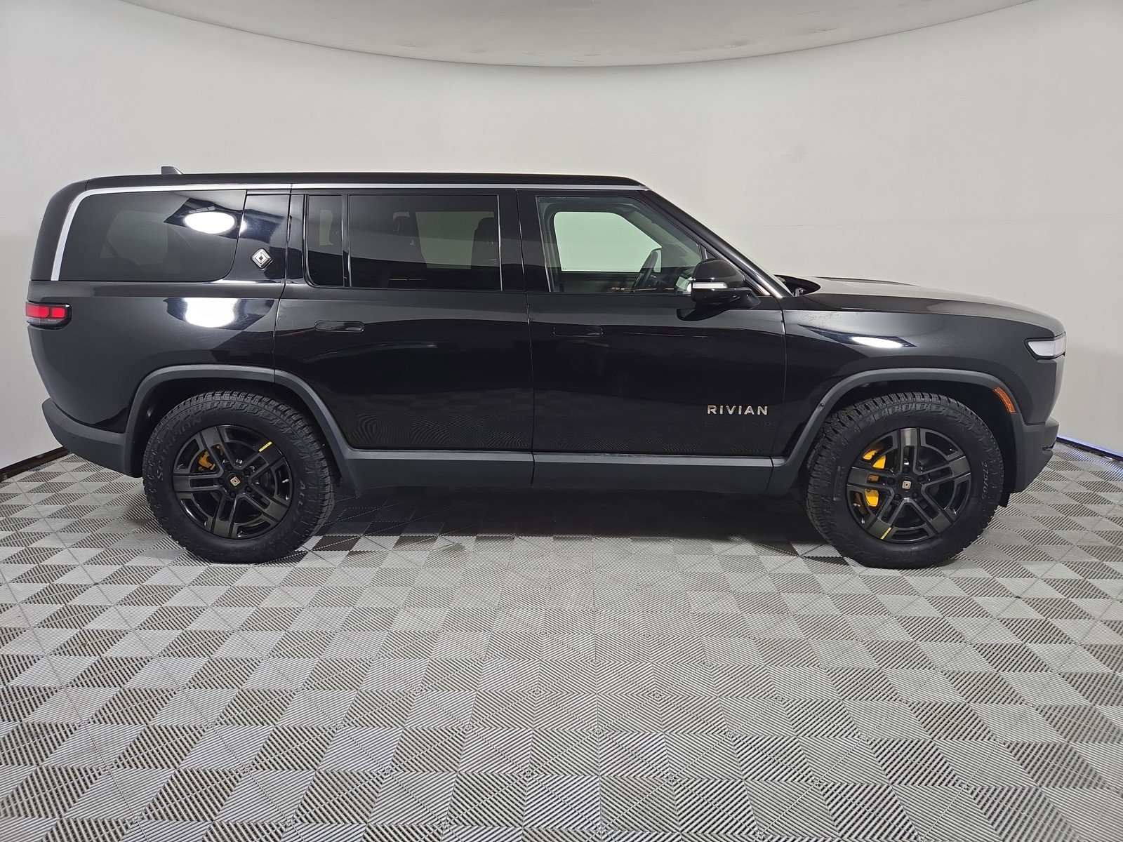 Used 2023 Rivian R1S Adventure AWD/4WD image 6