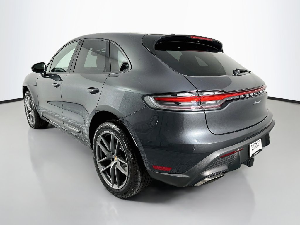 Certified 2024 Porsche Macan AWD/4WD image 3
