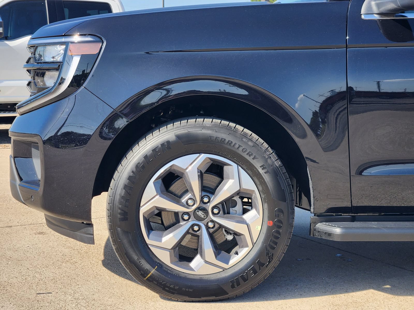 New 2027 Ford Expedition Max Active RWD image 9
