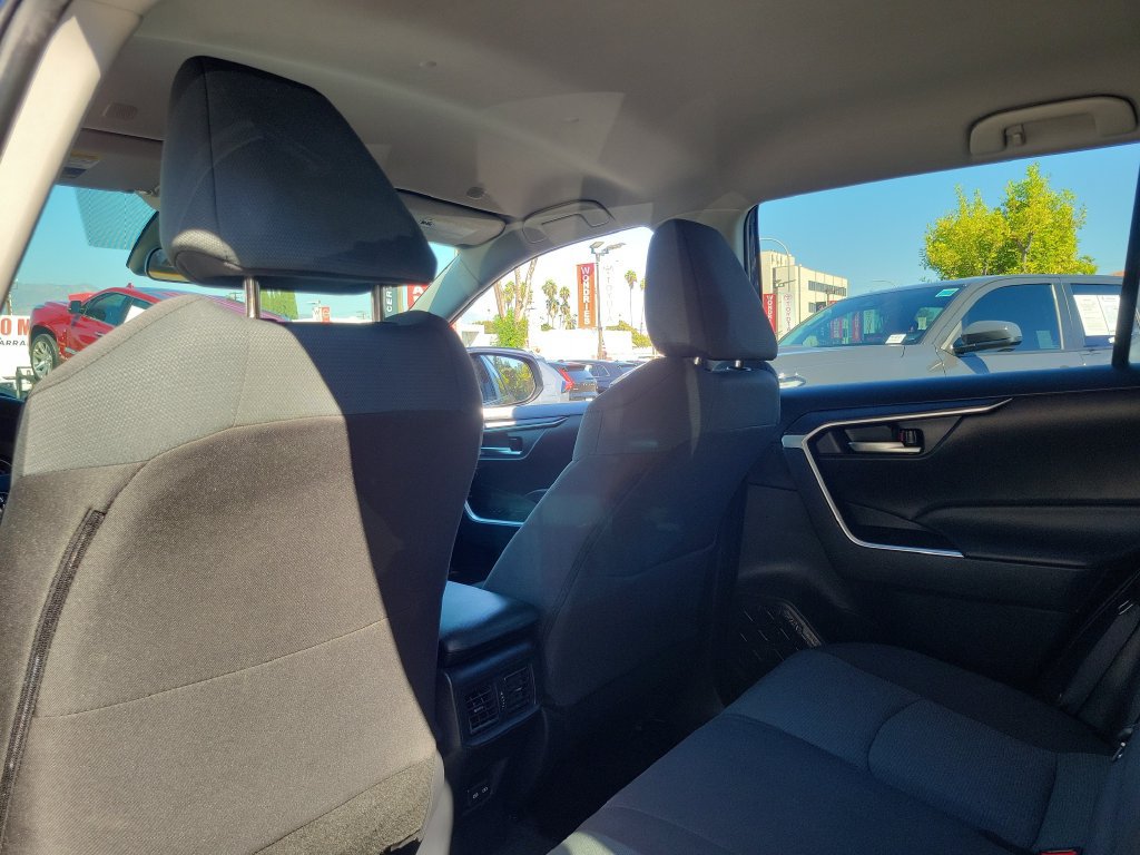 Used 2025 Toyota RAV4 XLE AWD/4WD image 15