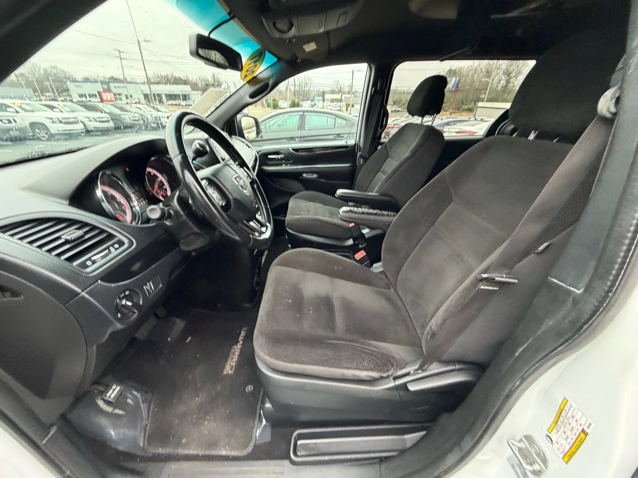 Used 2017 Dodge Grand Caravan SE image 21