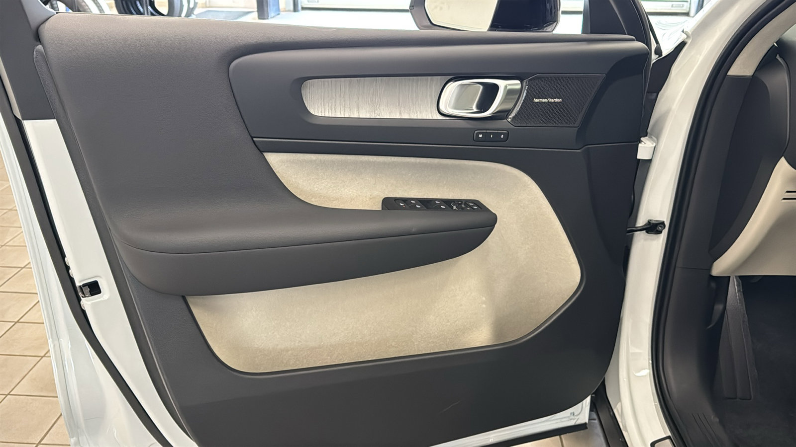 New 2026 Volvo XC40 B5 Plus w/ Protection Package Premier AWD/4WD image 21