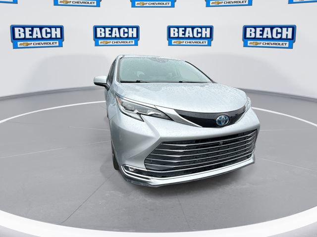 Used 2021 Toyota Sienna Platinum FWD image 3