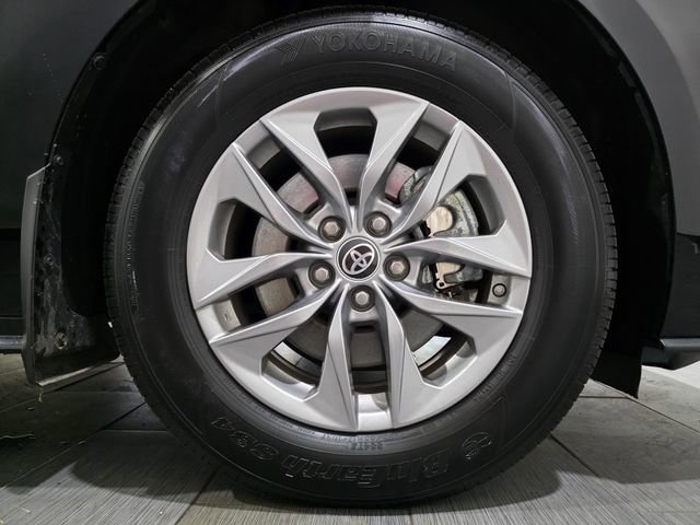 Used 2023 Toyota Sienna XLE FWD image 26
