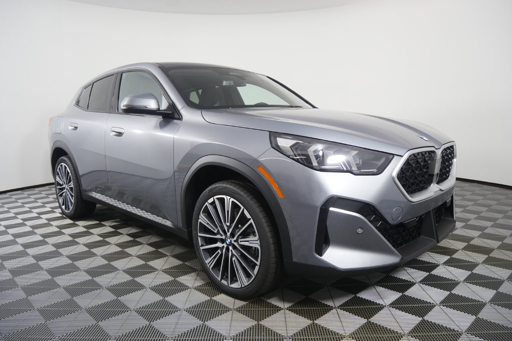 New 2027 BMW X2 xDrive28i AWD/4WD image 2