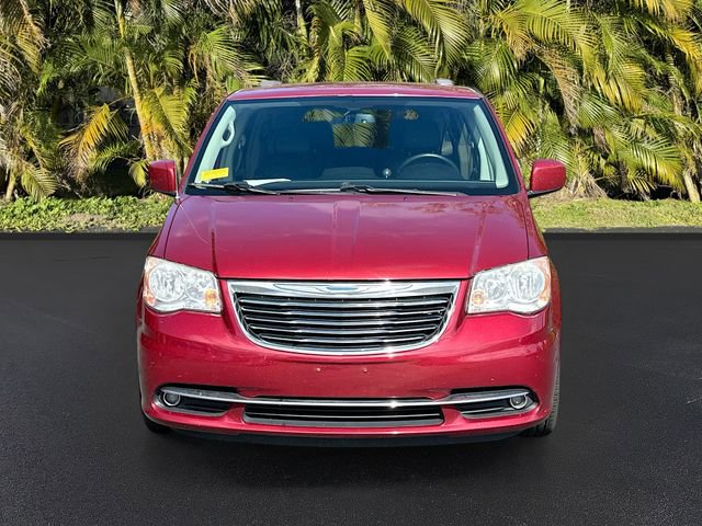 Used 2014 Chrysler Town & Country Touring image 2