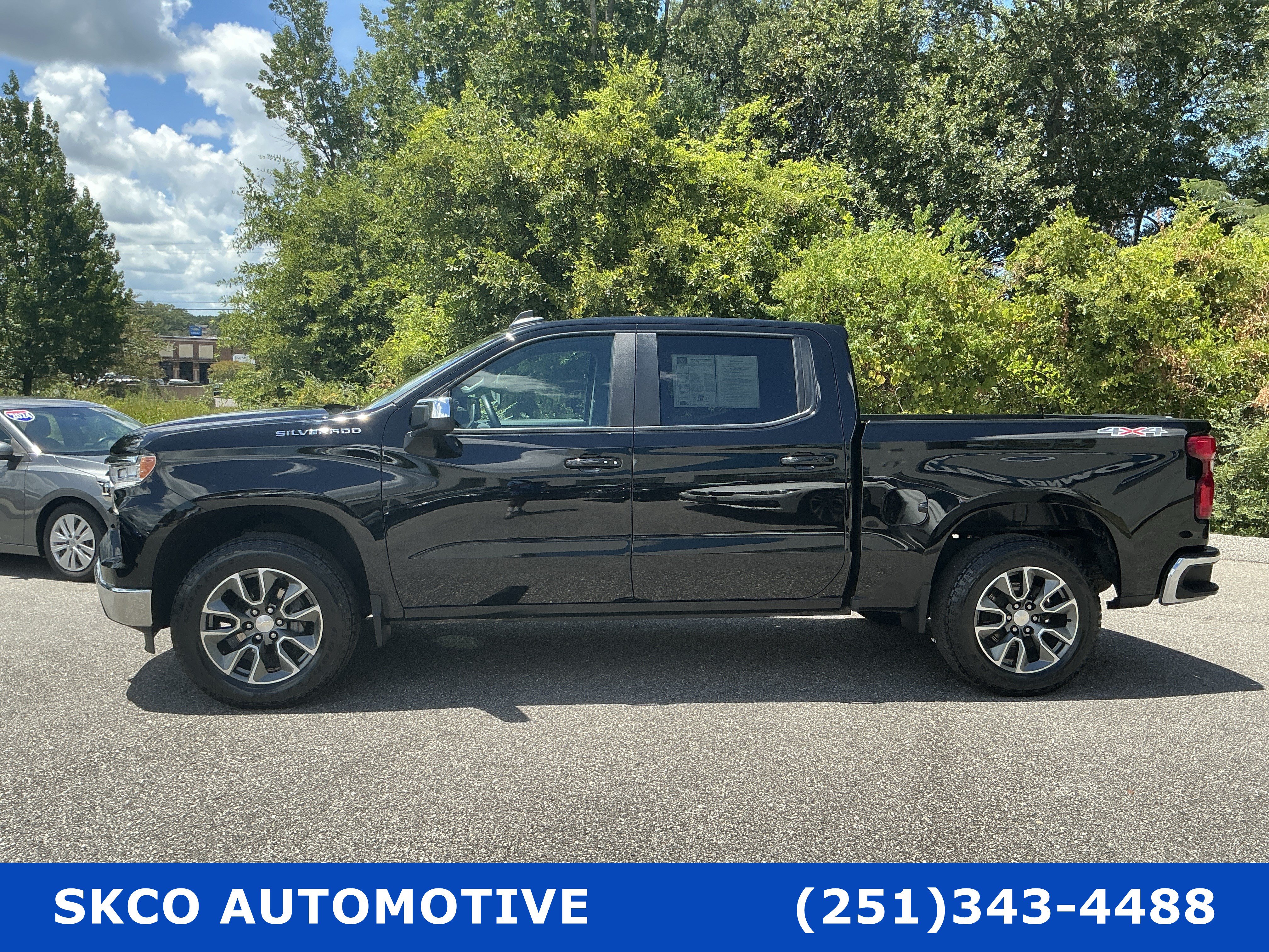 Used 2023 Chevrolet Silverado 1500 LT AWD/4WD image 2