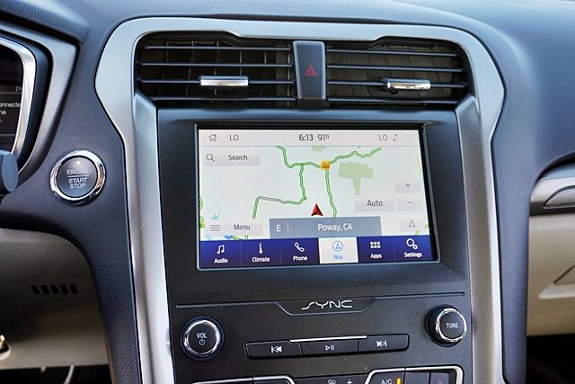 Used 2020 Ford Fusion SE FWD image 25