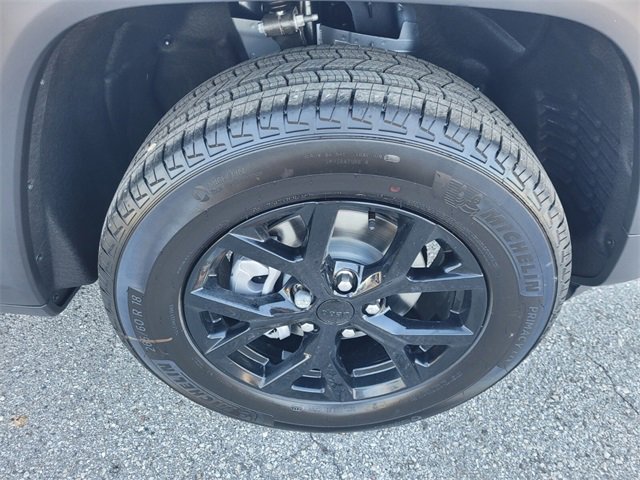 New 2025 Jeep Grand Cherokee Altitude image 19