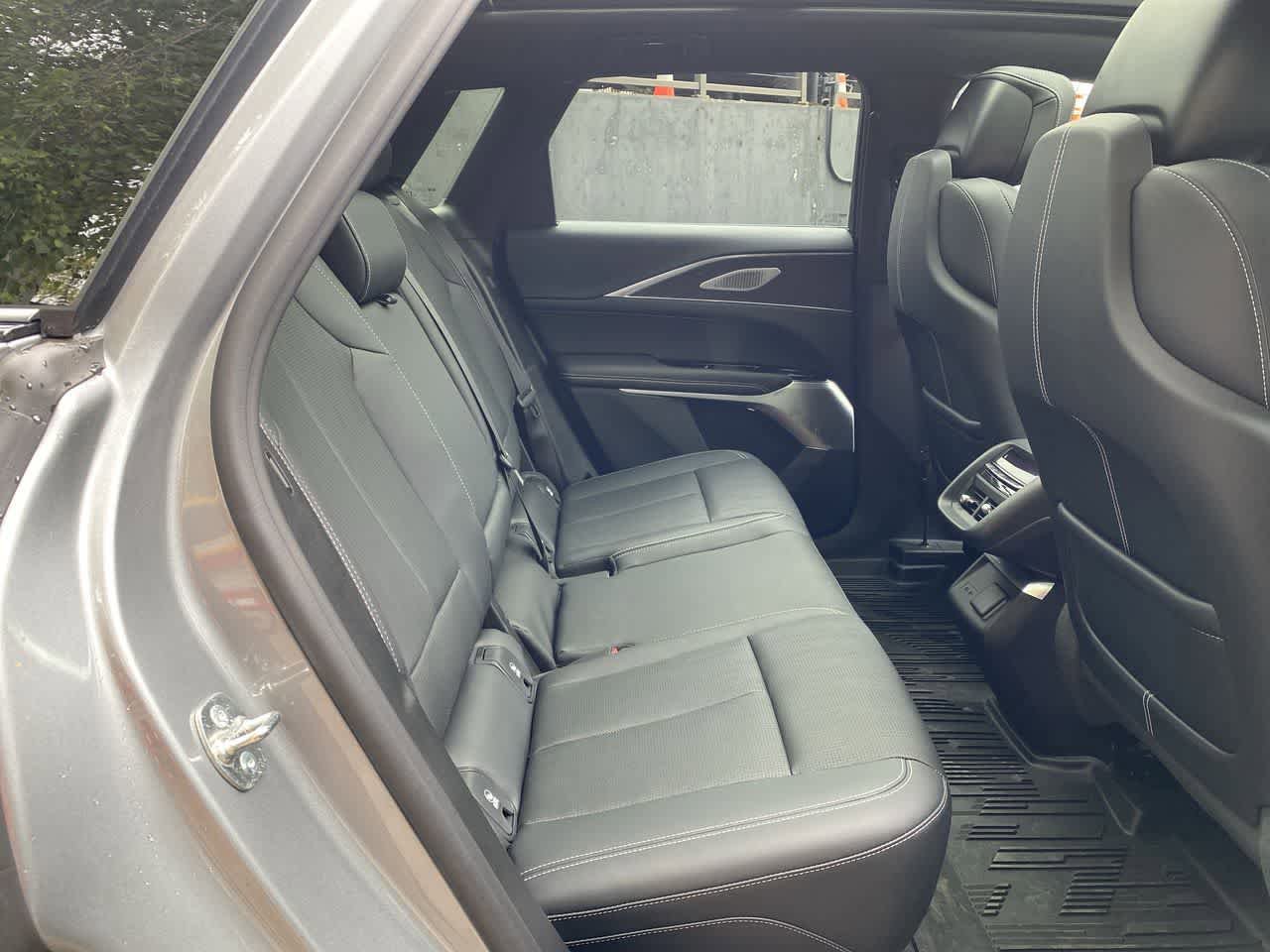 Used 2024 Cadillac Lyriq Luxury w/ LPO, Floor Liner Package AWD/4WD image 18