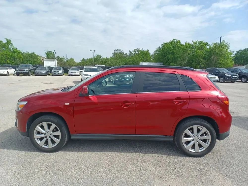 Used 2013 Mitsubishi Outlander Sport SE image 2