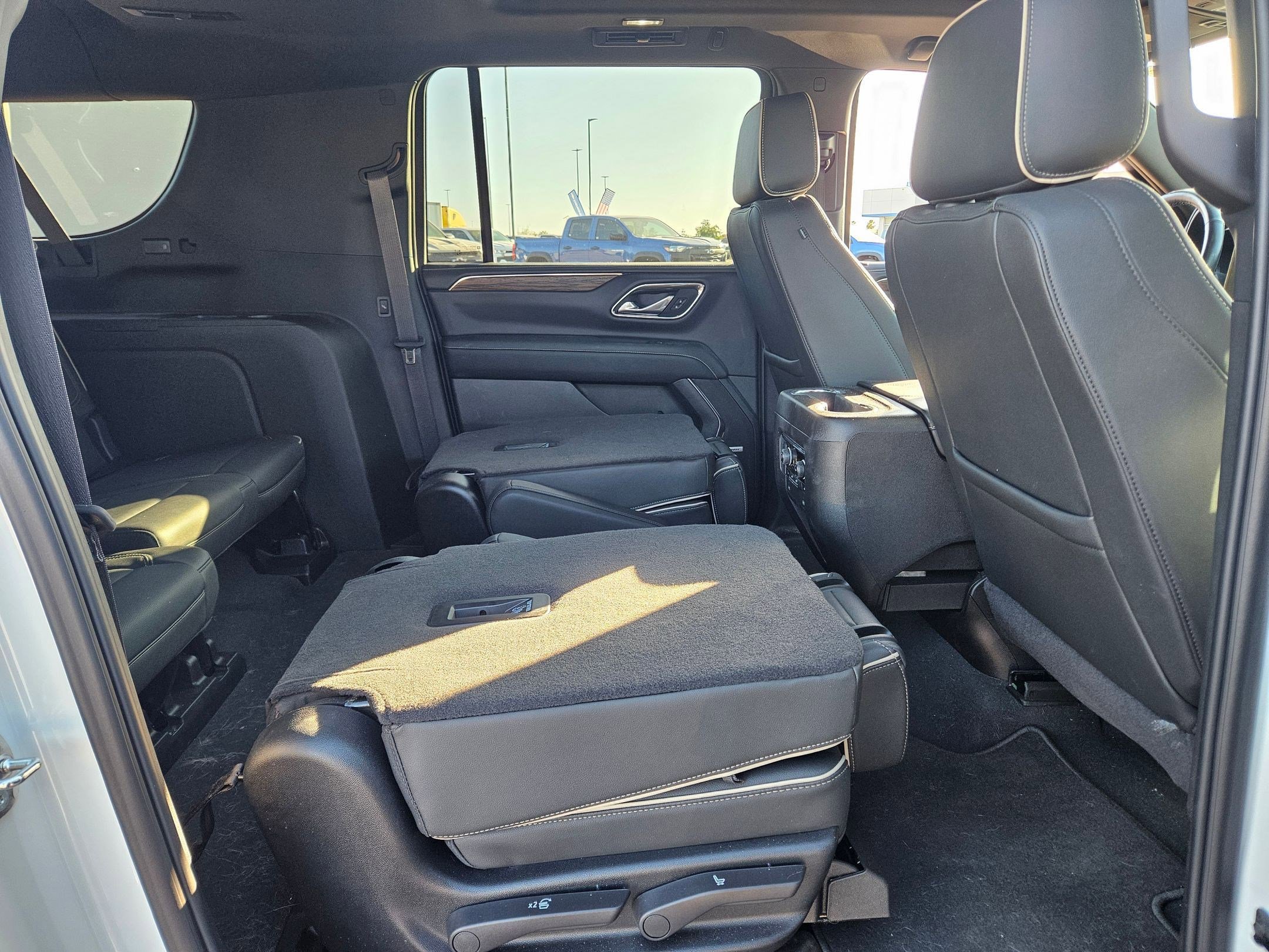 Used 2024 Chevrolet Suburban Premier AWD/4WD image 24