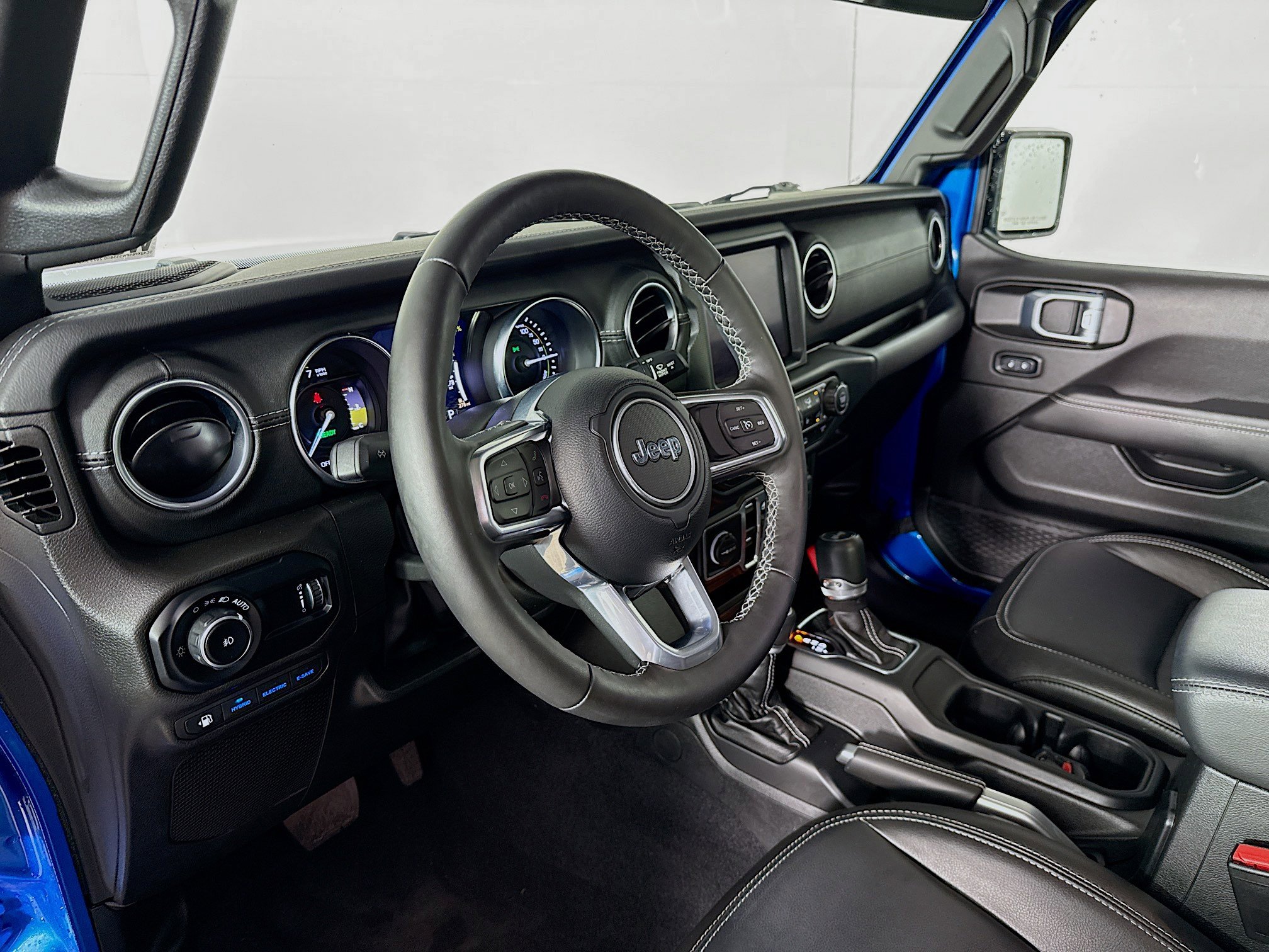 Used 2023 Jeep Wrangler Unlimited Sahara w/ Cold Weather Group image 8