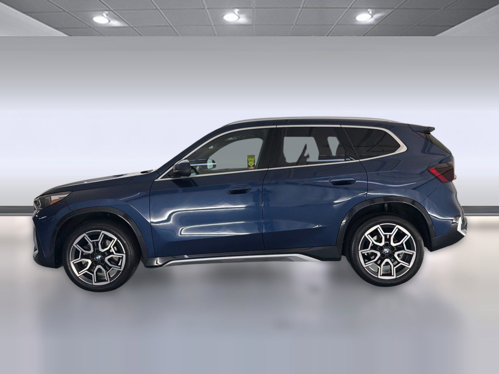 Used 2025 BMW X1 xDrive28i w/ Convenience Package AWD/4WD image 2