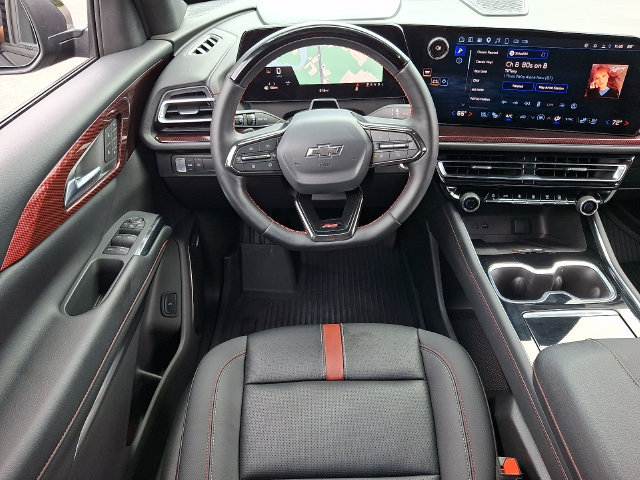 Used 2025 Chevrolet Traverse RS FWD image 11