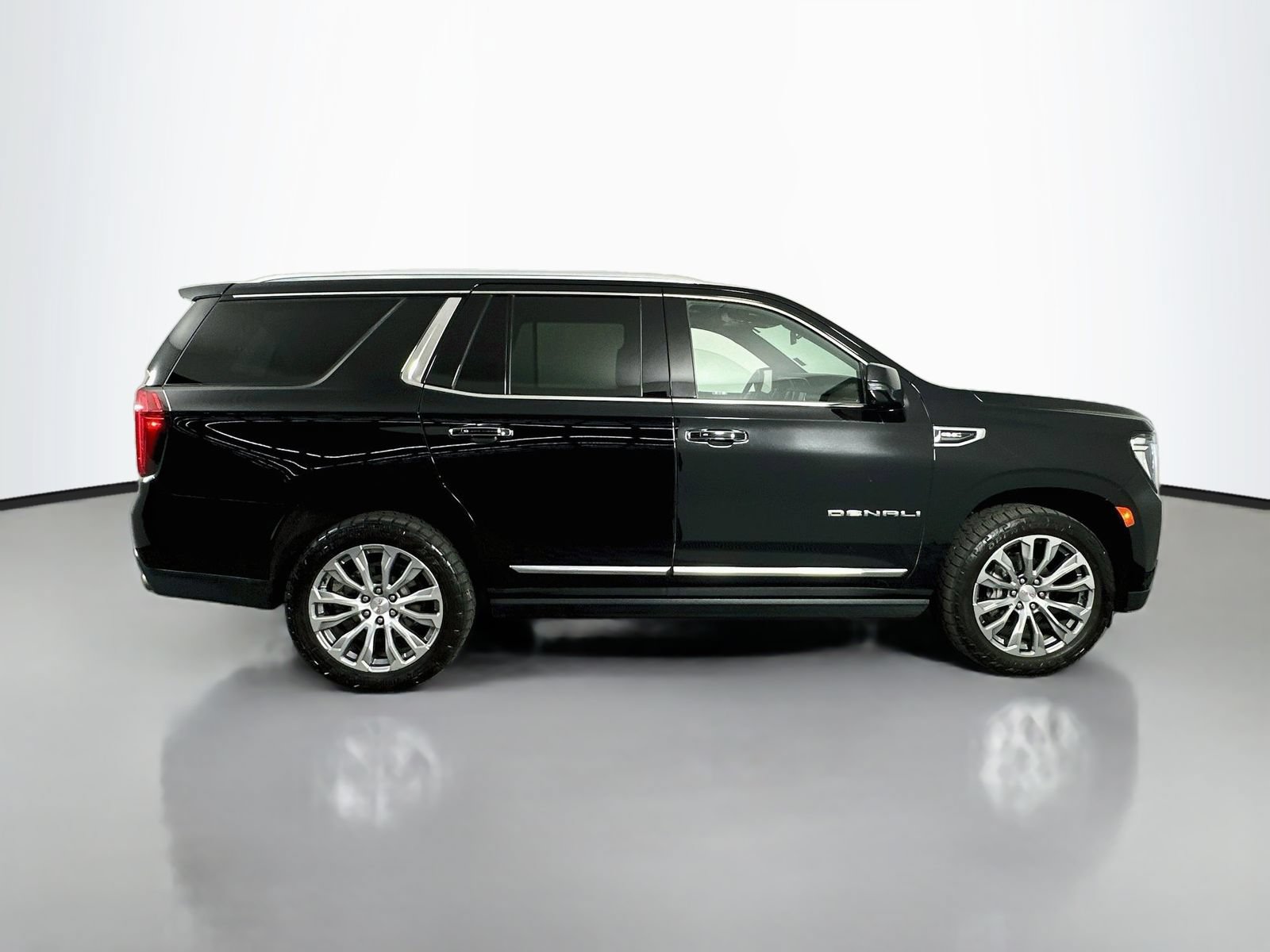 Used 2023 GMC Yukon Denali w/ Max Trailering Package AWD/4WD image 9