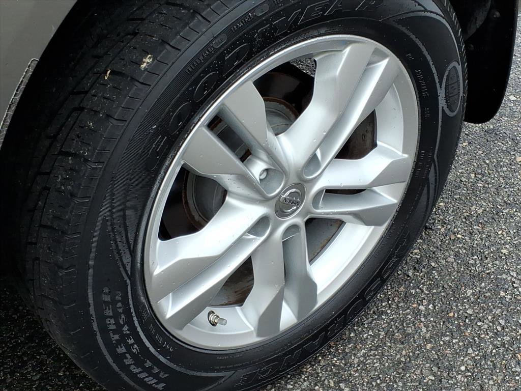Used 2012 Nissan Rogue SV w/ Premium Pkg image 13